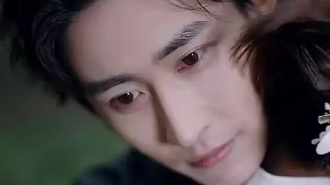 《闪婚总裁顾太太竟是隐藏大佬》：豪门甜宠下的双重身份