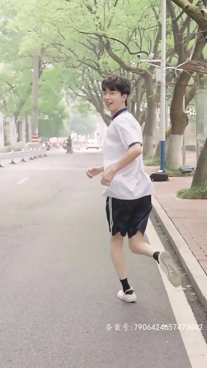 《新偷偷喜欢你》：甜度超标！这恋爱的酸臭味，我爱了！少女心狙击，高颜值CP等你磕！